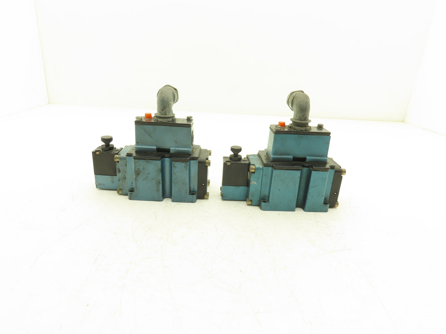 Mac 6513B-000-PM-593DA Pneumatic 4/2 Solenoid Valve 24VDC PME-593DAAG  Lot of 2