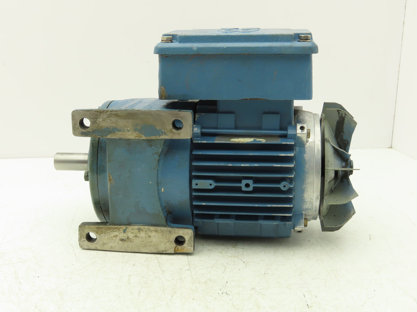 Sew Eurodrive R32DT71D6 Inline Gearmotor .33Hp 230/460V 3PH 37 RPM Output