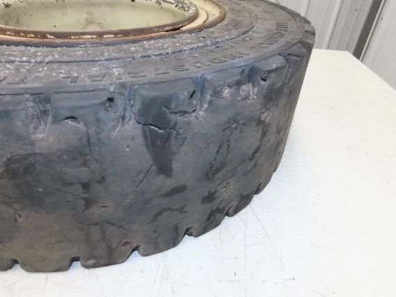 Mitco Solid Solver 7.00-12 Forklift Tire Traction Solid Press-on Black 6x220mm