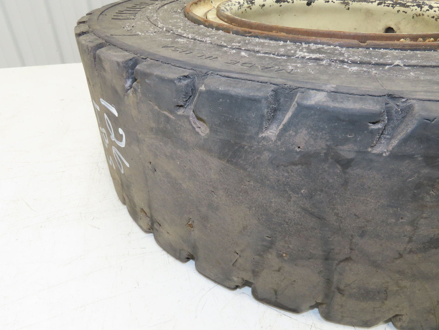 Mitco Solid Solver 7.00-12 Forklift Tire Traction Solid Press-on Black 6x220mm