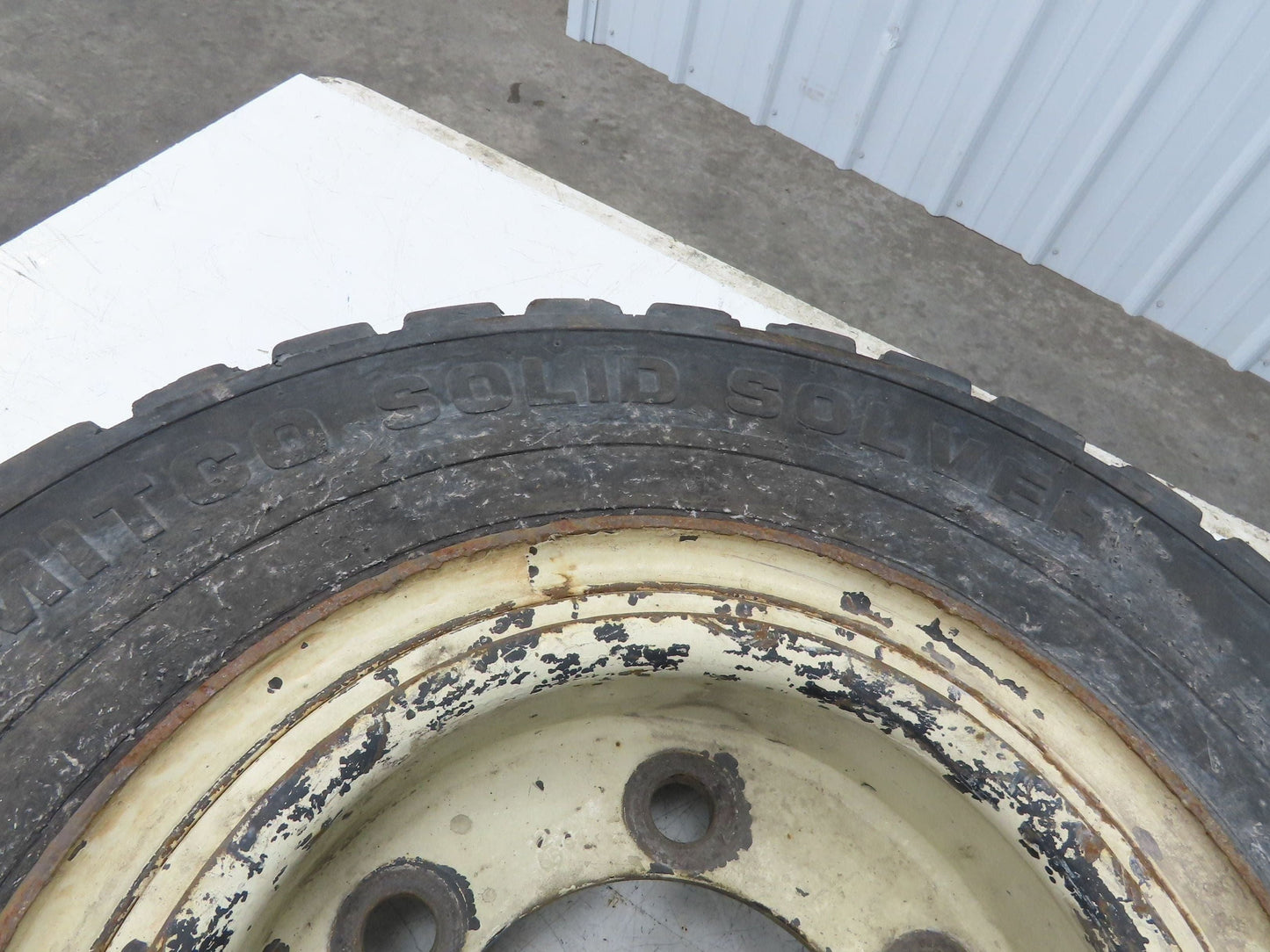 Mitco Solid Solver 7.00-12 Forklift Tire Traction Solid Press-on Black 6x220mm