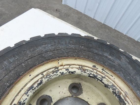 Mitco Solid Solver 7.00-12 Forklift Tire Traction Solid Press-on Black 6x220mm