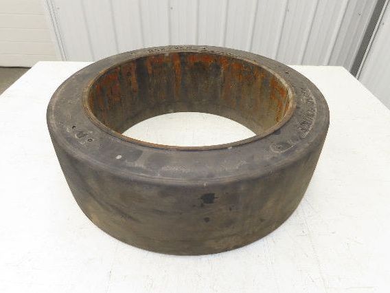 Total Source 21x7x15 Forklift Tire Smooth Solid Press-on Black