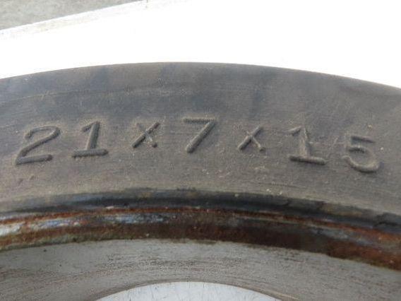 Super Solid 21x7x15 Forklift Tire Smooth Solid Press-on Black