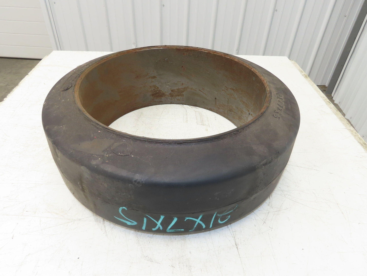 Super Solid 21x7x15 Forklift Tire Smooth Solid Press-on Black