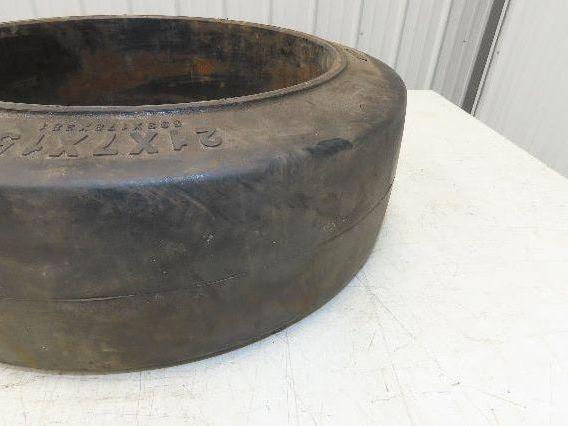 Wide Track 21x7x15 21x7x15 Forklift Tire Smooth Solid Press-on Black