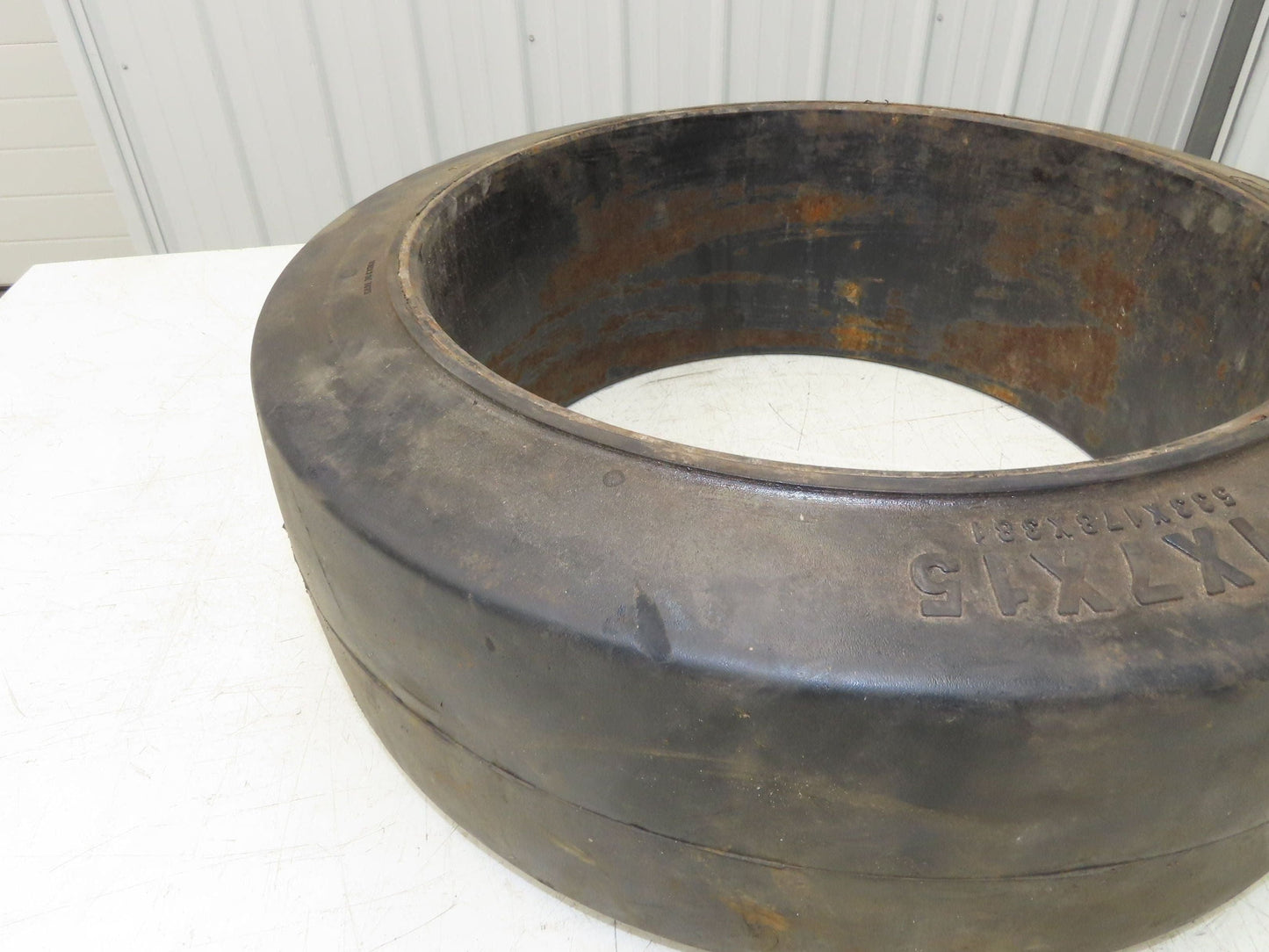 Wide Track 21x7x15 21x7x15 Forklift Tire Smooth Solid Press-on Black