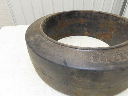 Wide Track 21x7x15 21x7x15 Forklift Tire Smooth Solid Press-on Black