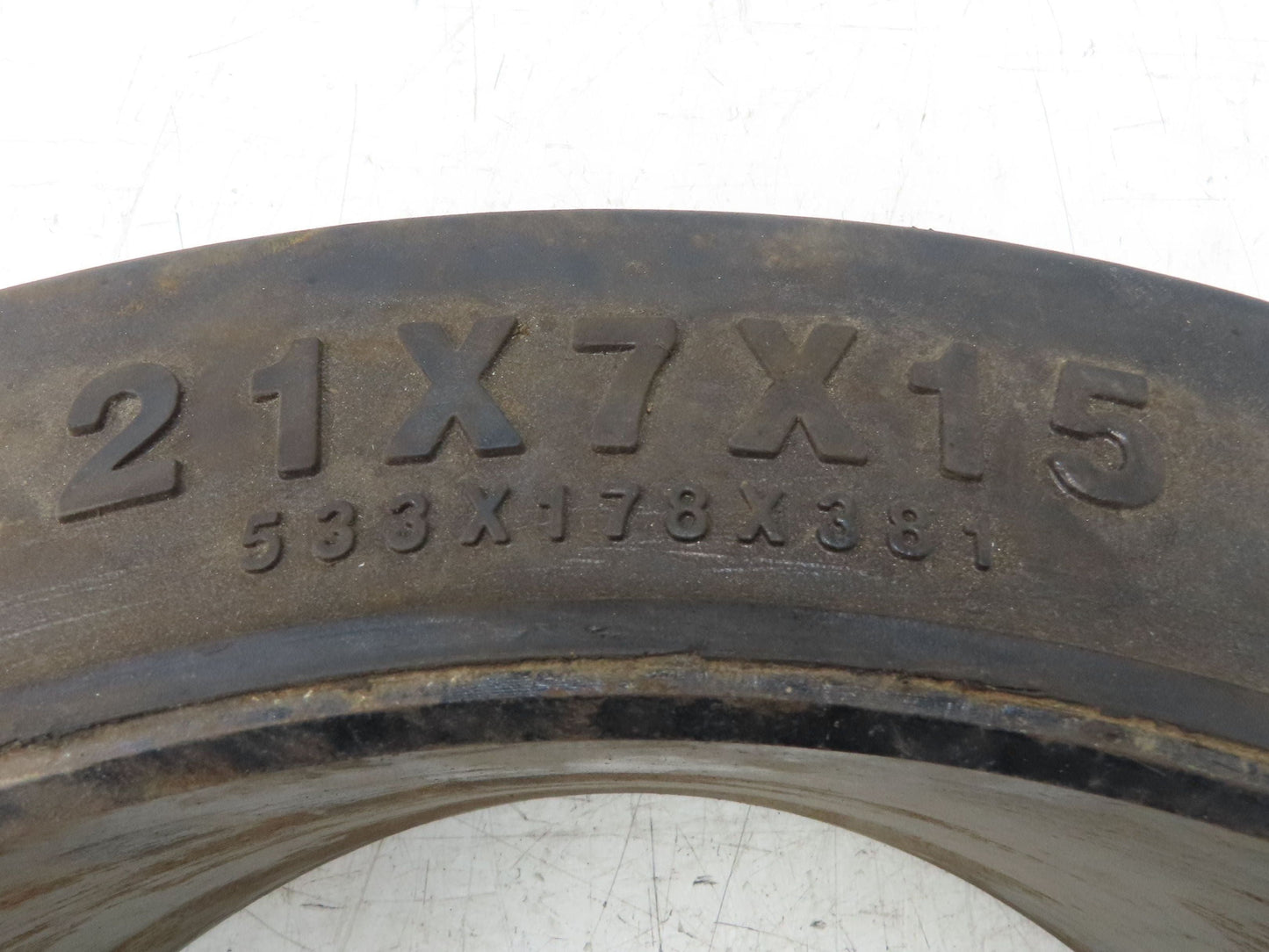 Wide Track 21x7x15 21x7x15 Forklift Tire Smooth Solid Press-on Black