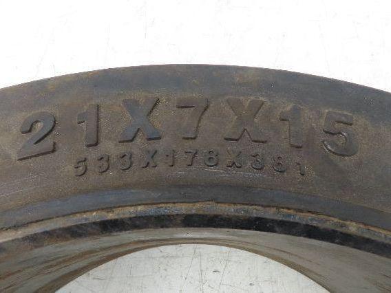 Wide Track 21x7x15 21x7x15 Forklift Tire Smooth Solid Press-on Black