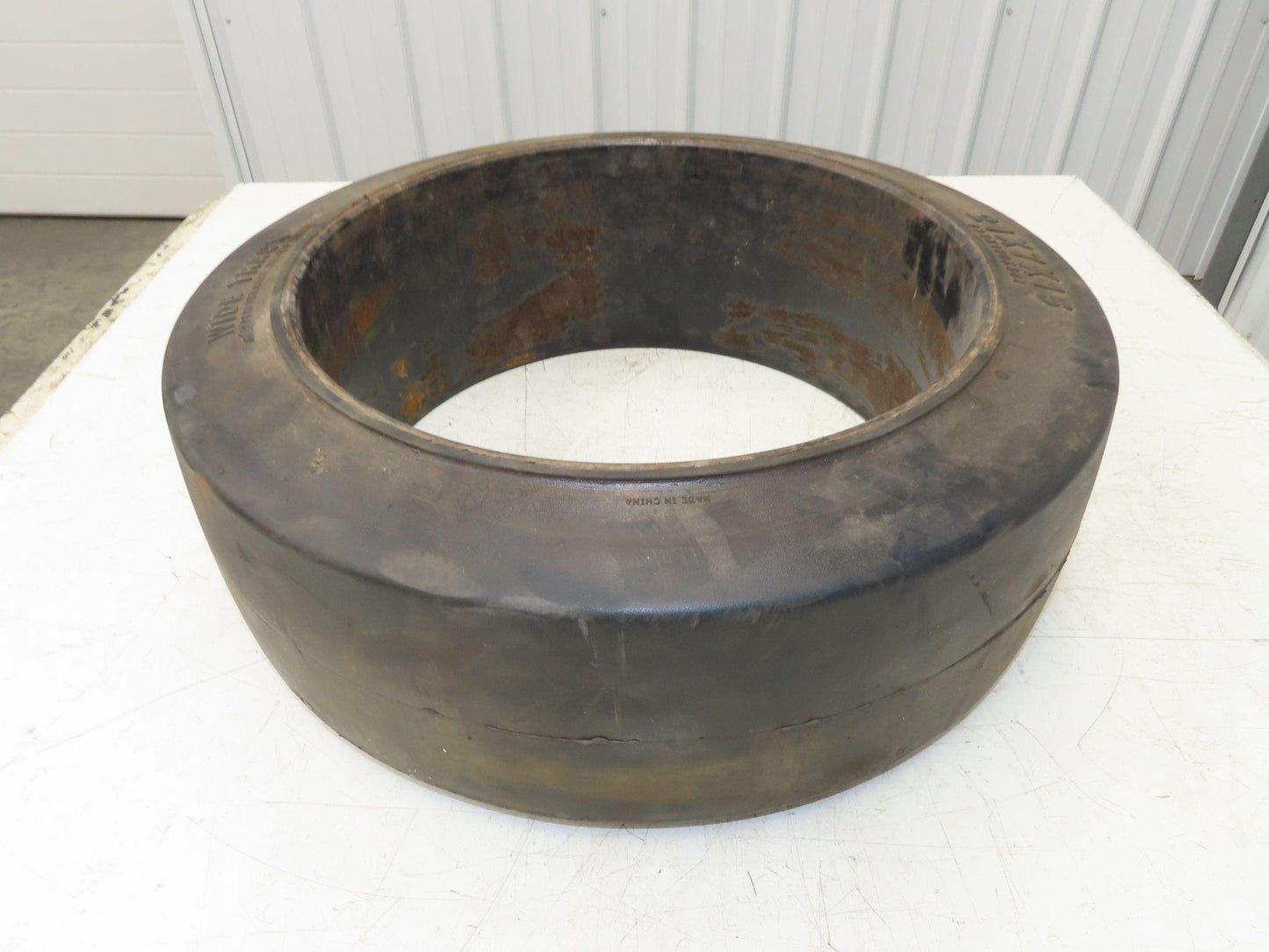 Wide Track 21x7x15 21x7x15 Forklift Tire Smooth Solid Press-on Black