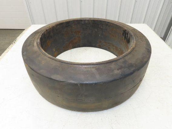 Wide Track 21x7x15 21x7x15 Forklift Tire Smooth Solid Press-on Black