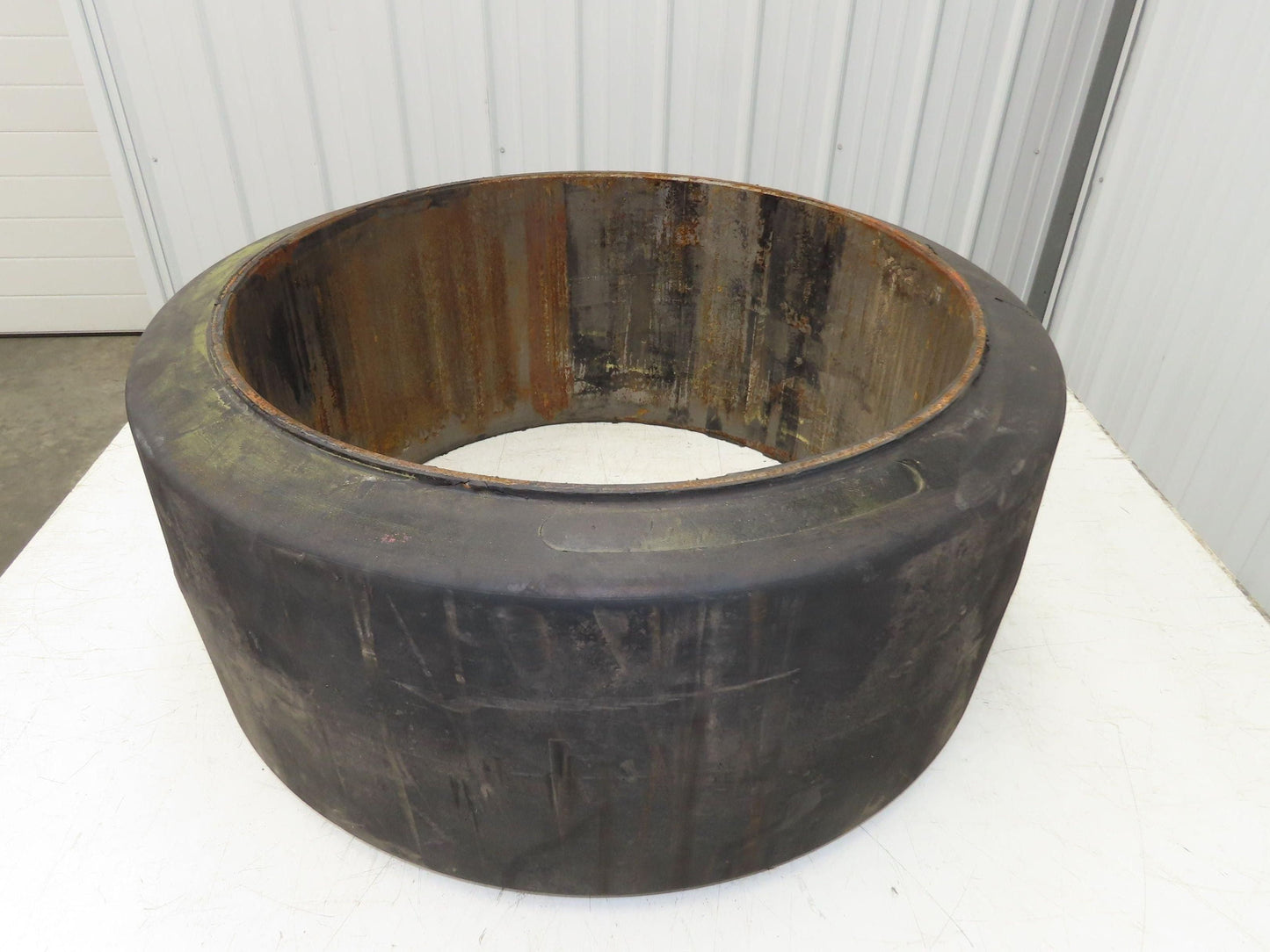 Super Solid 28x12x22 Forklift Tire Smooth Solid Press-on Black