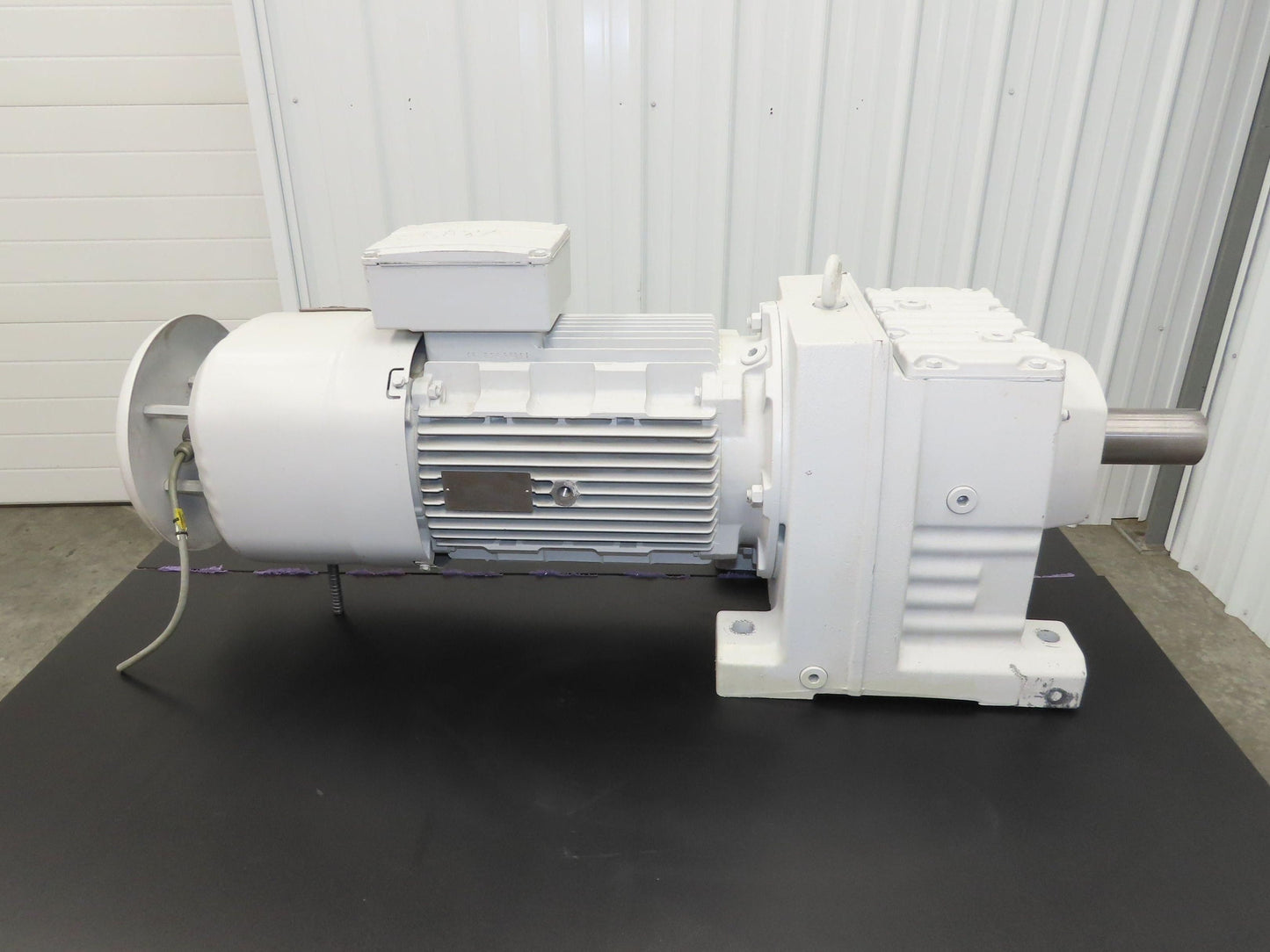 Sew Eurodrive R97 DRS160M4BE20/TF/EG7S Gear Motor 33.25:1 53rpm 11Kw 277/480V