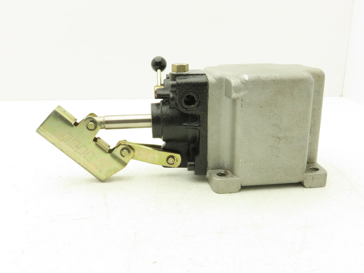 OFMB Fulcro 25 Hand Pump with 1L Reservoir 25cc Displacement (No Handle)