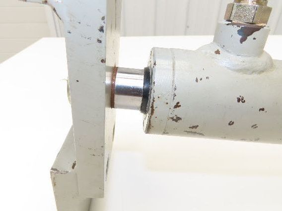 Welded Hydraulic Cylinder 1.5" Bore 22" Stroke Strap Mount Type