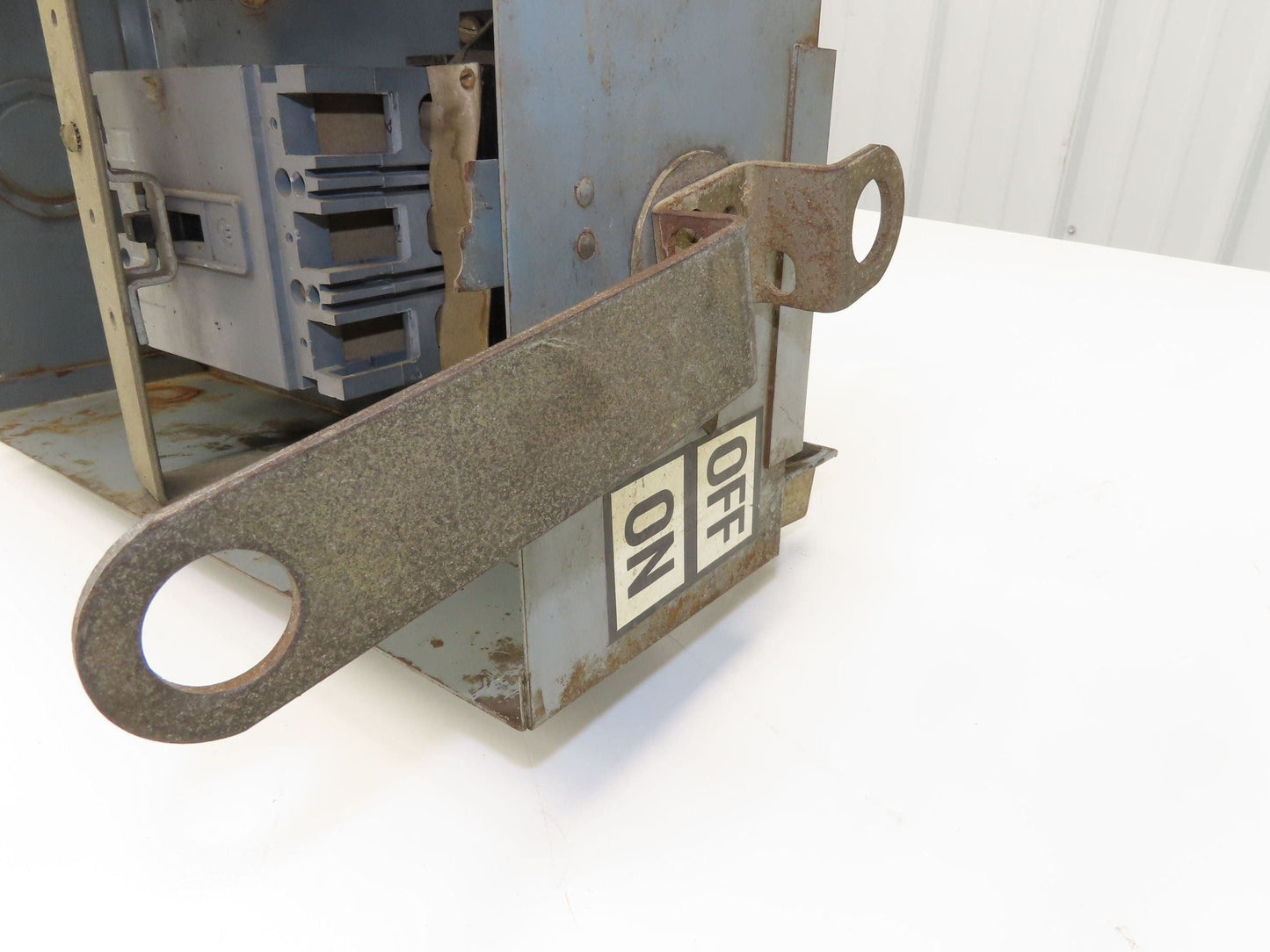 Westinghouse 2528D 30 G01 Busway Disconnect Switch Bus Plug 50A 600VAC 3PH 3W