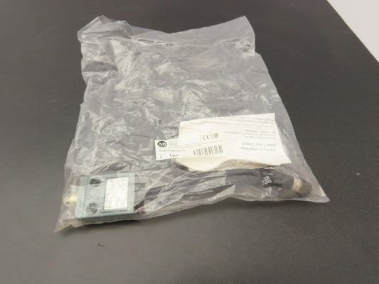 Allen Bradley 802B-CSADXSLR4 Compact Limit Switch Roller 125vAC 3A 5mm