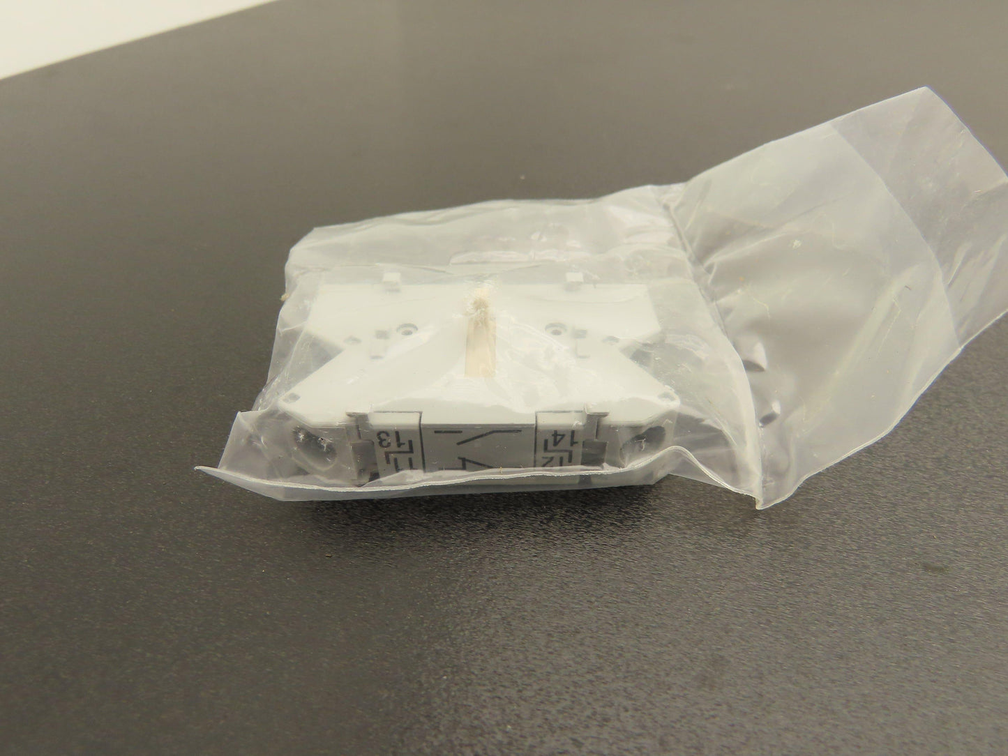 Siemens 3LD9200-5B Auxiliary Switch 600v 10A Lot of 7