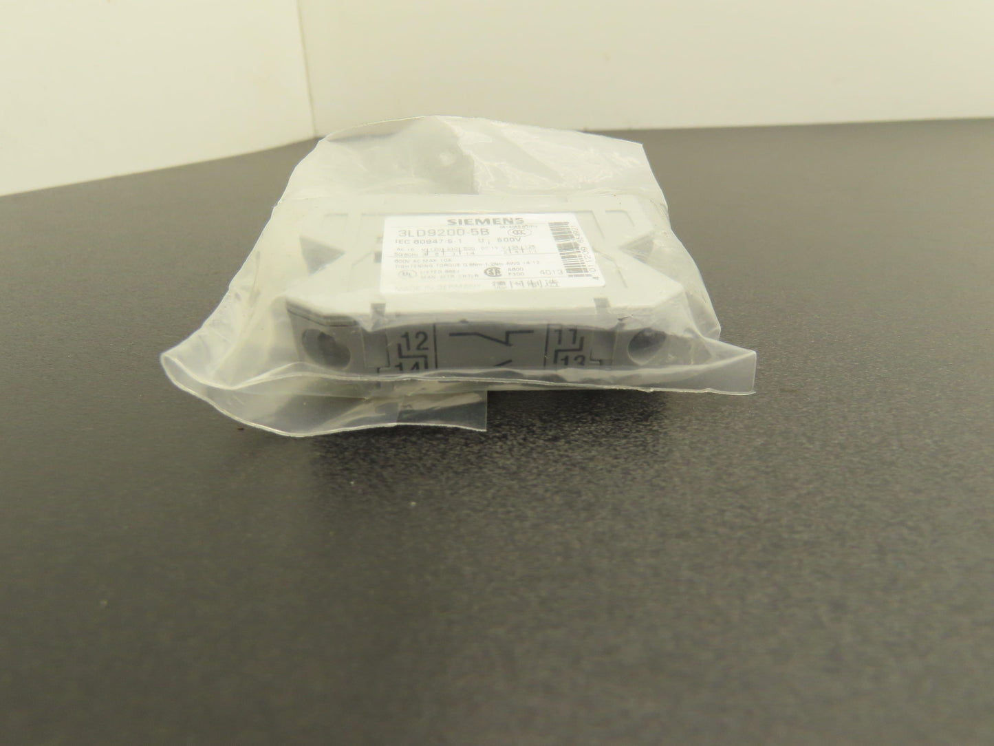 Siemens 3LD9200-5B Auxiliary Switch 600v 10A Lot of 7