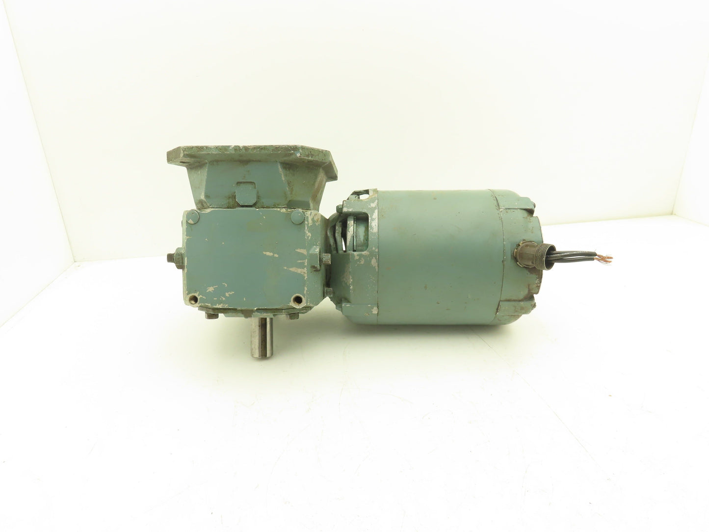 Westinghouse 8A-57047 VK Gearmotor 30:1 Reducer 58rpm 3/4Hp 230/460V VK56W-216R