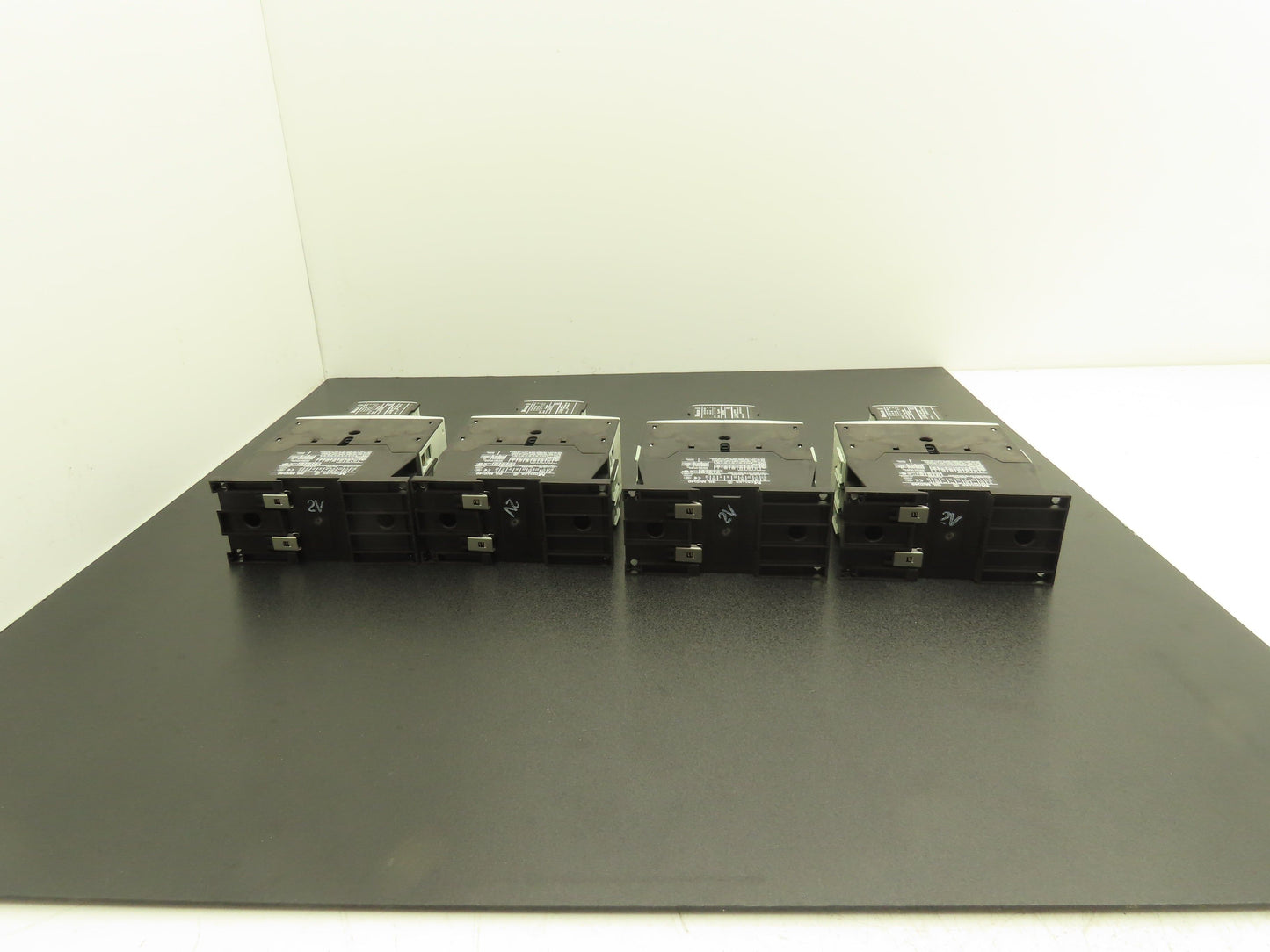 Siemens DIL MC40 Contactor 40Hp 600v 3Ph Aux Contact 4NC 4NO Lot of 4