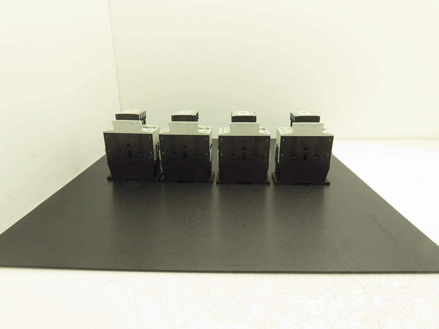 Siemens DIL MC40 Contactor 40Hp 600v 3Ph Aux Contact 4NC 4NO Lot of 4