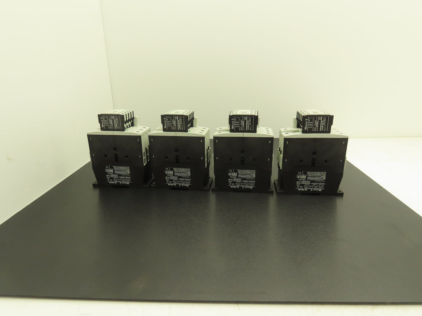 Siemens DIL MC40 Contactor 40Hp 600v 3Ph Aux Contact 4NC 4NO Lot of 4