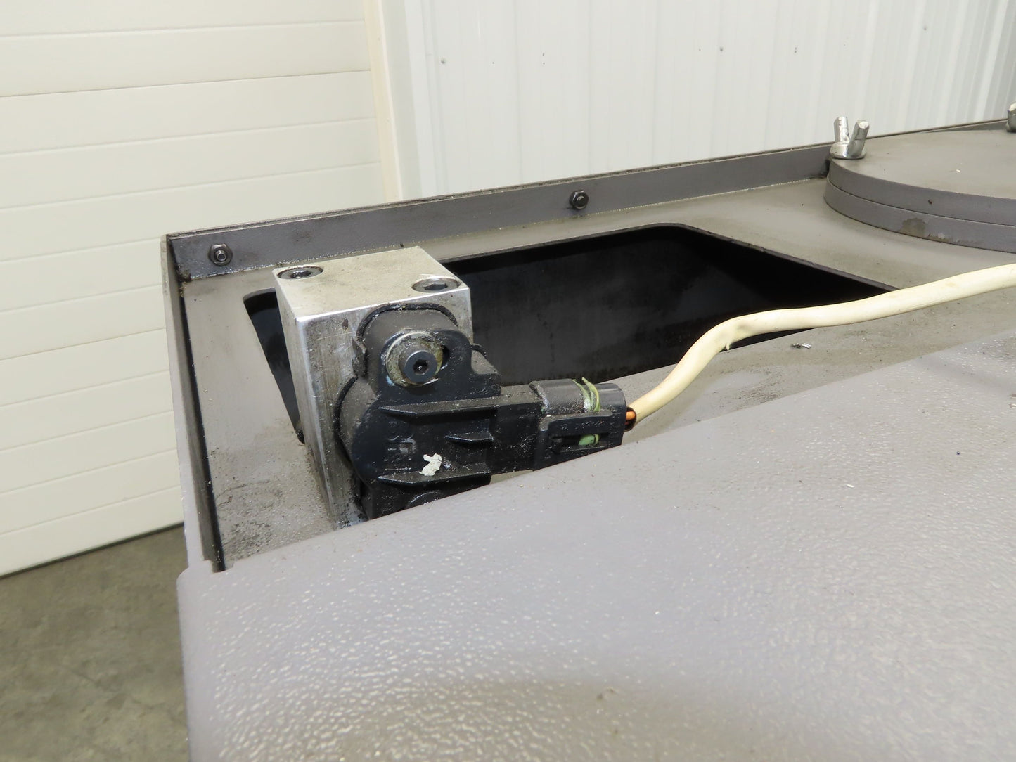 Mazak 730-5X MP Spindle Milling Machine Coolant Pump Hydra Cell Filtering Unit