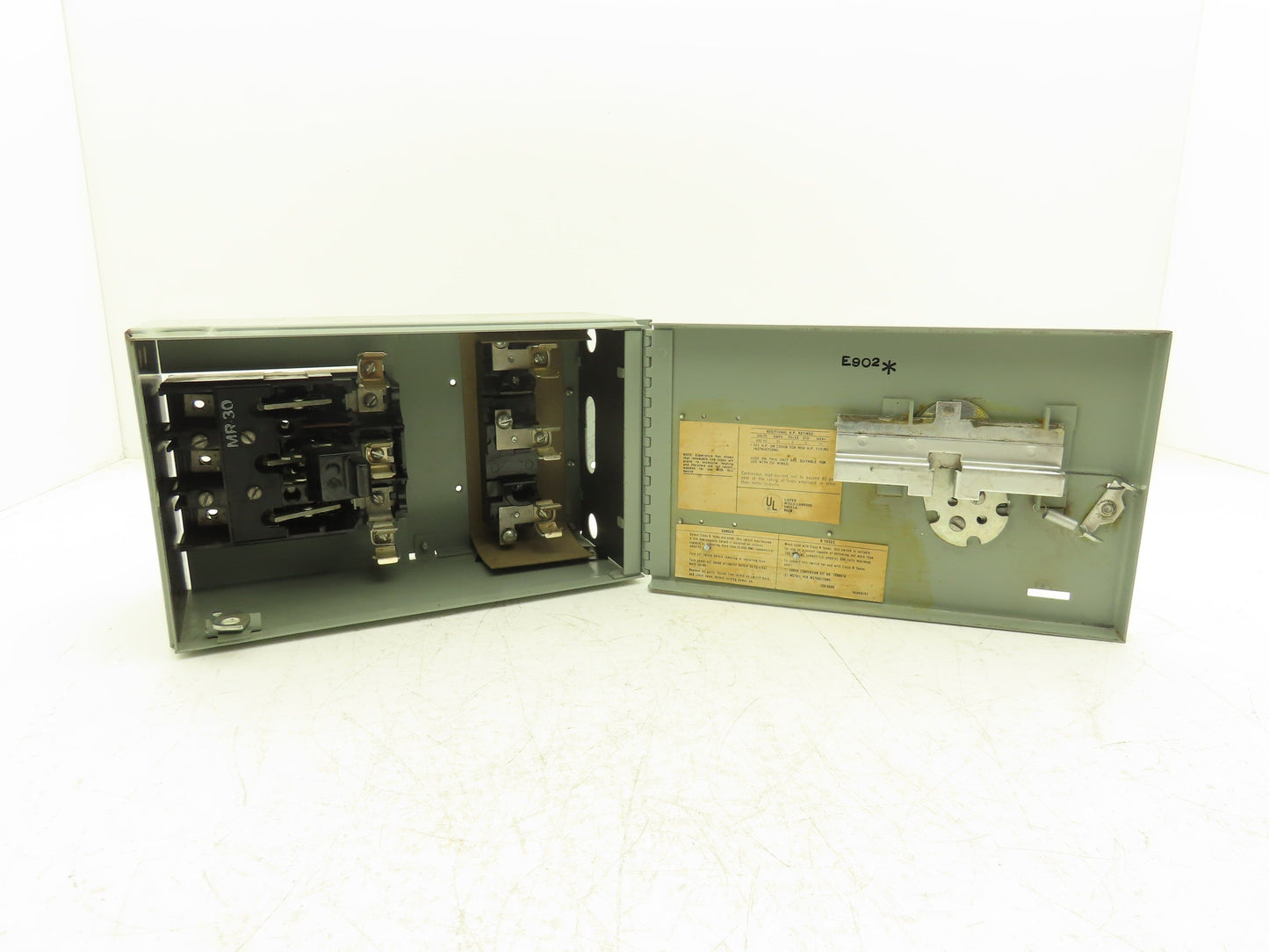 General Electric QMR261 Fusible Disconnect 30A 600vAC 3 Pole 10Hp Max 3Hp Std