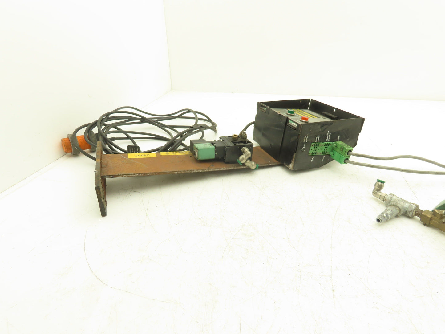 Conair UTB Universal Terminal Box Injection Molding Flow Control