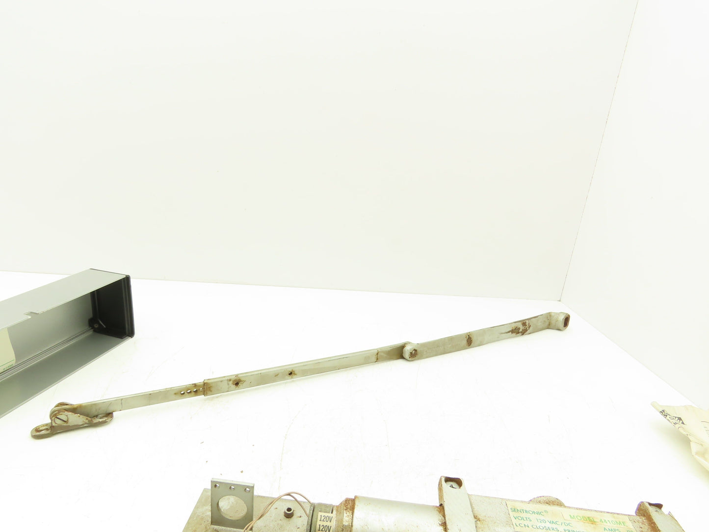 Sentronic 4410ME Combination Door Closer Holder Reversible 120v AC/DC 0.03A