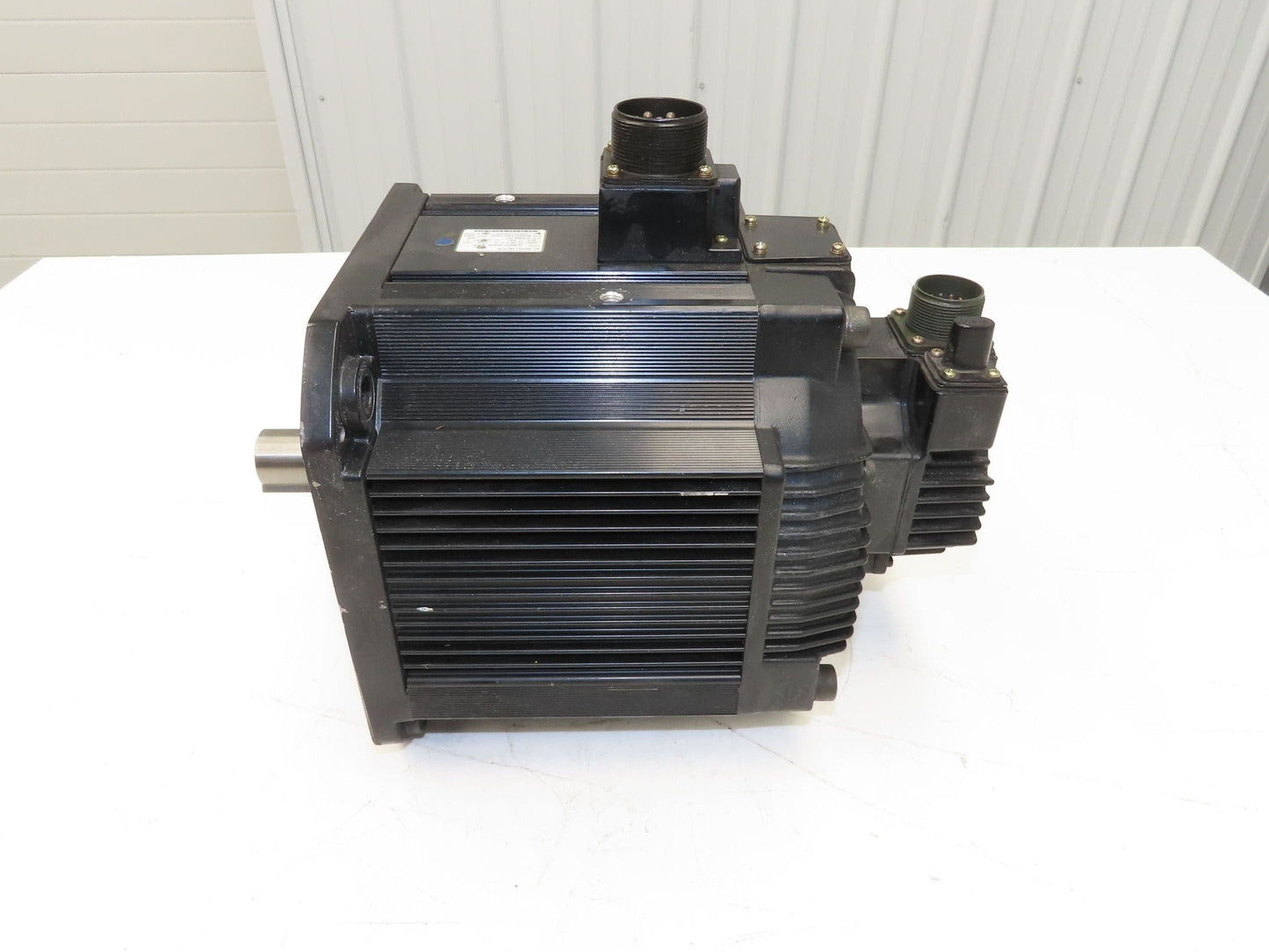 Yaskawa SGMDH-45A2B-YR15 AC Servo Motor 200V 1500rpm - Encoder UTSAE-B17BBF