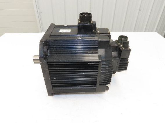 Yaskawa SGMDH-45A2B-YR15 AC Servo Motor 200V 1500rpm - Encoder UTSAE-B17BBF
