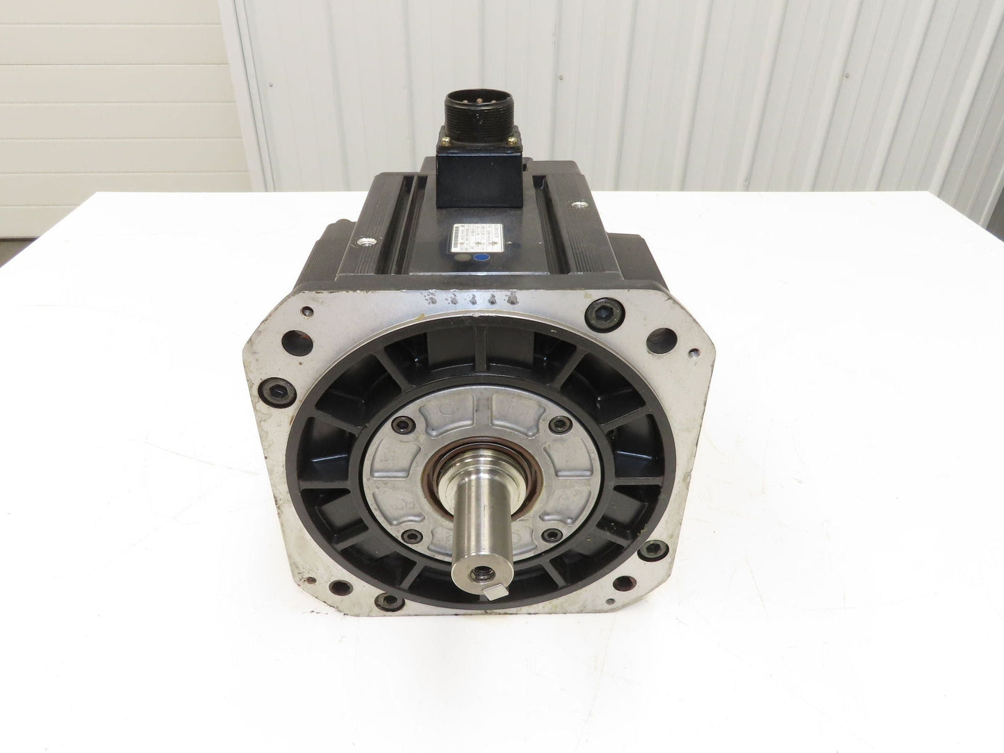 Yaskawa SGMDH-45A2B-YR15 AC Servo Motor 200V 1500rpm - Encoder UTSAE-B17BBF