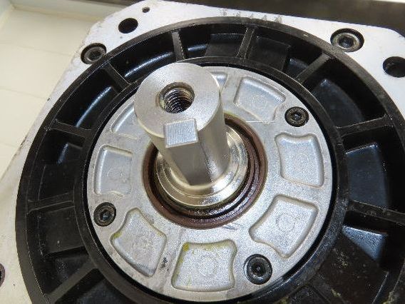 Yaskawa SGMDH-45A2B-YR15 AC Servo Motor 200V 1500rpm - Encoder UTSAE-B17BBF