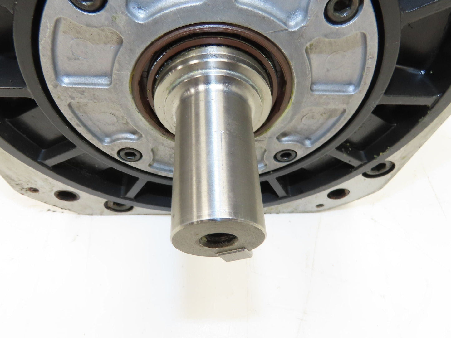 Yaskawa SGMDH-45A2B-YR15 AC Servo Motor 200V 1500rpm - Encoder UTSAE-B17BBF