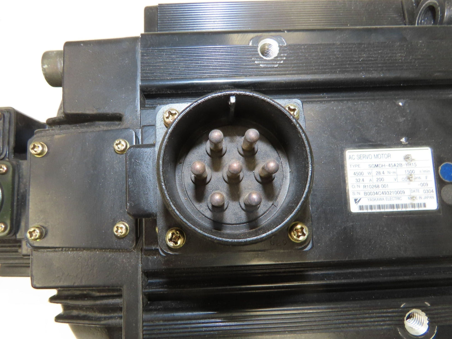 Yaskawa SGMDH-45A2B-YR15 AC Servo Motor 200V 1500rpm - Encoder UTSAE-B17BBF