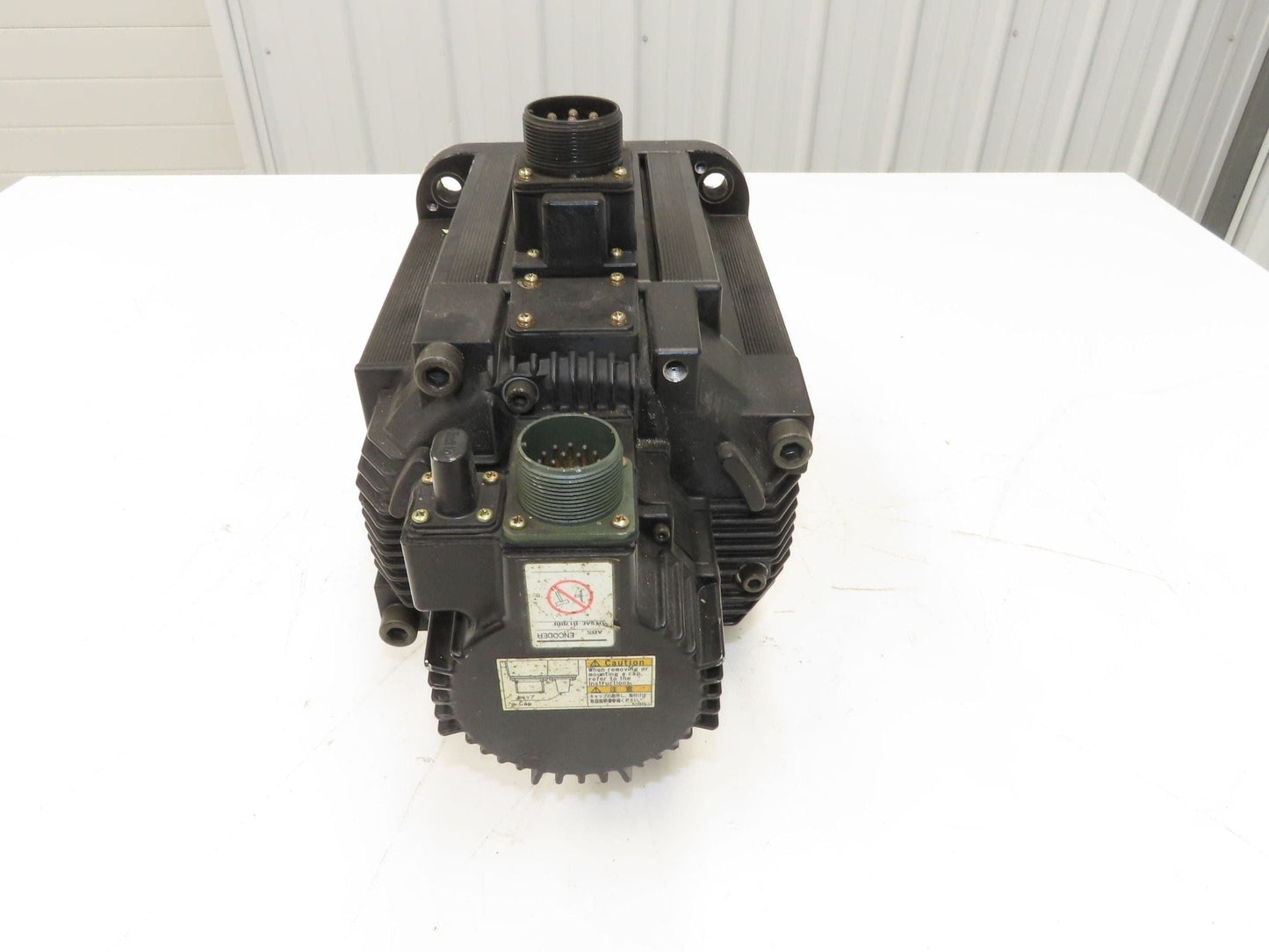 Yaskawa SGMGH-44A2A-YR15 AC Servo Motor 200V 1500rpm - Encoder UTSAE-B17BBF