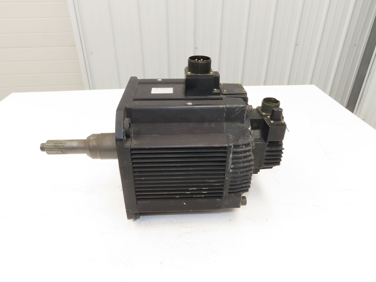 Yaskawa SGMDH-45A2B-YR15 AC Servo Motor 200V 1500rpm - Encoder UTSAE-B17BBF