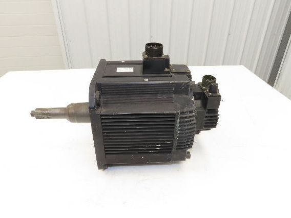 Yaskawa SGMDH-45A2B-YR15 AC Servo Motor 200V 1500rpm - Encoder UTSAE-B17BBF