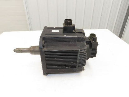 Yaskawa SGMDH-45A2B-YR15 AC Servo Motor 200V 1500rpm - Encoder UTSAE-B17BBF
