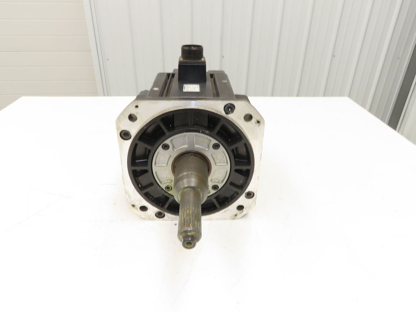 Yaskawa SGMDH-45A2B-YR15 AC Servo Motor 200V 1500rpm - Encoder UTSAE-B17BBF