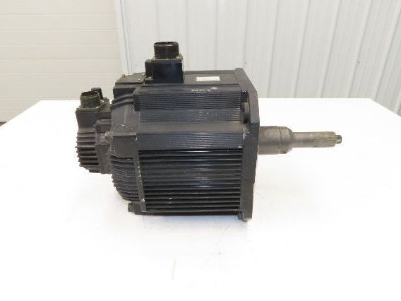Yaskawa SGMDH-45A2B-YR15 AC Servo Motor 200V 1500rpm - Encoder UTSAE-B17BBF