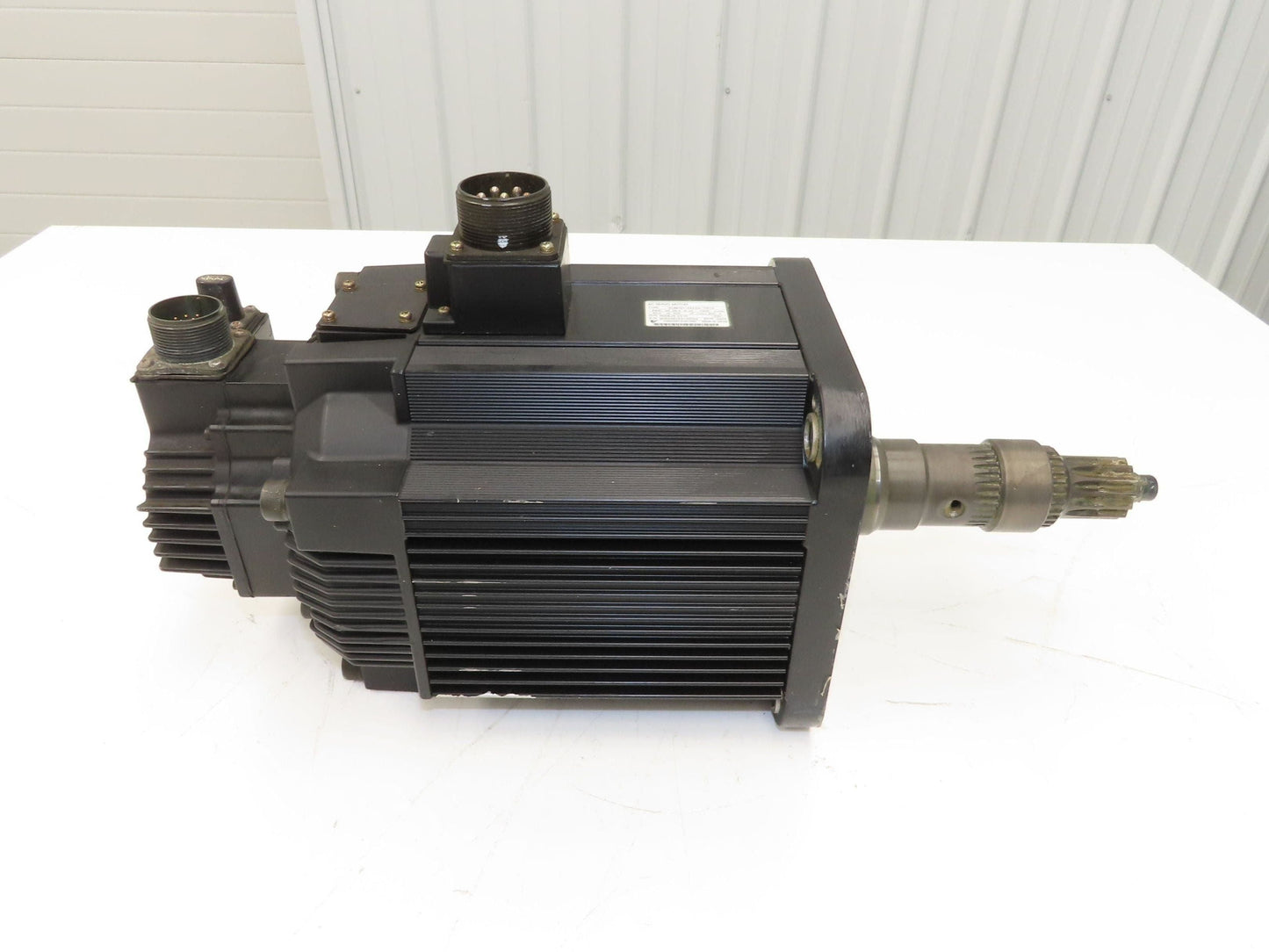 Yaskawa SGMDH-45A2B-YR15 AC Servo Motor 200V 1500rpm - Encoder UTSAE-B17BBF