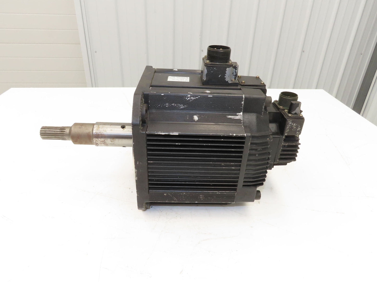Yaskawa SGMDH-45A2B-YR15 AC Servo Motor 200V 1500rpm - Encoder UTSAE-B17BBF