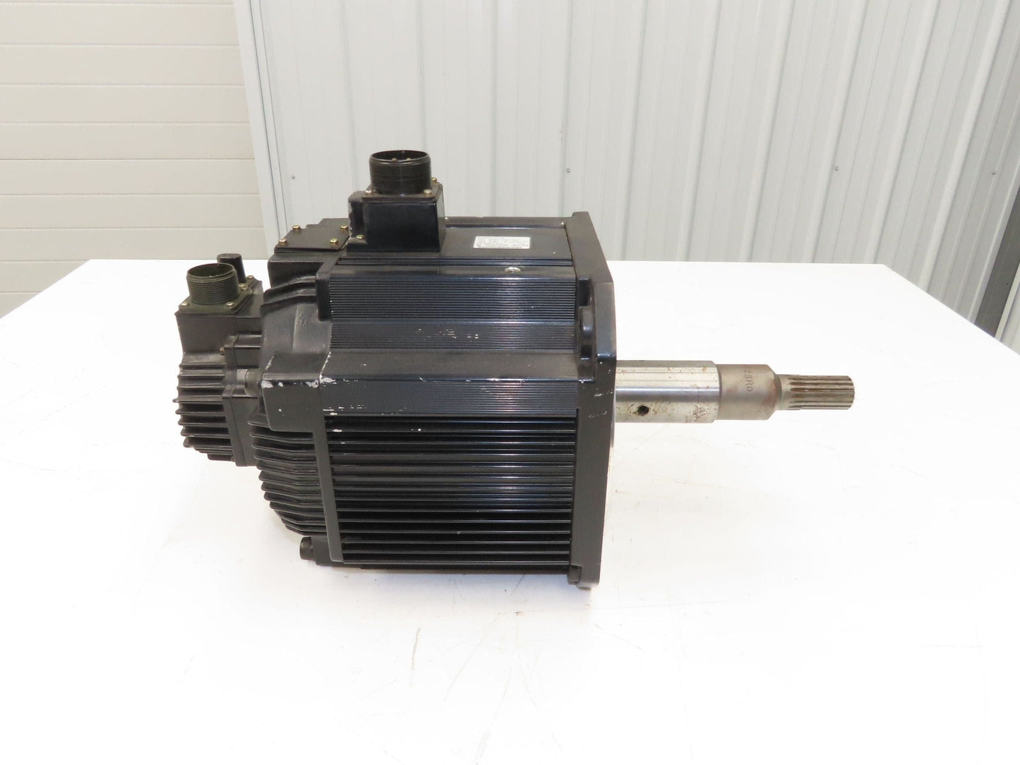 Yaskawa SGMDH-45A2B-YR15 AC Servo Motor 200V 1500rpm - Encoder UTSAE-B17BBF