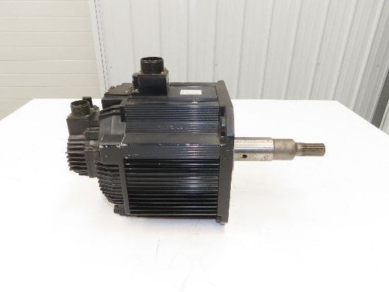 Yaskawa SGMDH-45A2B-YR15 AC Servo Motor 200V 1500rpm - Encoder UTSAE-B17BBF