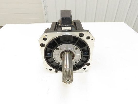 Yaskawa SGMDH-32A2A-YR13 AC Servo Motor 200V 2000rpm - Encoder UTSAE-B17BBF
