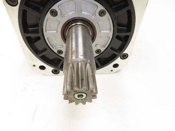 Yaskawa SGMDH-32A2A-YR13 AC Servo Motor 200V 2000rpm - Encoder UTSAE-B17BBF